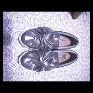 Silver shiny Steve Madden 👟 😀